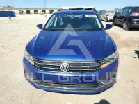 2017 Volkswagen Passat photo