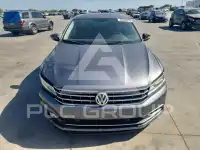 2017 Volkswagen Passat photo