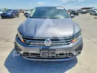 2017 Volkswagen Passat фото