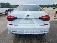 2017 Volkswagen Passat photo
