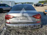 2017 Volkswagen Passat photo