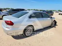 2017 Volkswagen Passat photo