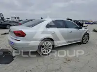 2017 Volkswagen Passat photo