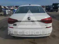 2017 Volkswagen Passat photo