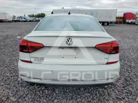 2017 Volkswagen Passat photo