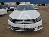 2017 Volkswagen Passat photo