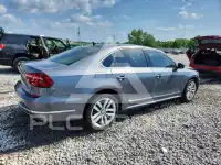 2017 Volkswagen Passat photo