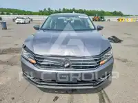 2017 Volkswagen Passat photo