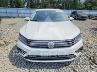 2017 Volkswagen Passat фото