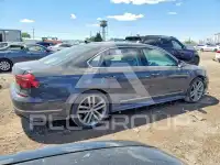 2017 Volkswagen Passat photo