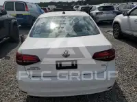 2017 Volkswagen Jetta фото
