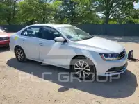 2017 Volkswagen Jetta фото