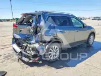2018 Nissan ROGUE photo