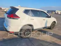 2018 Nissan ROGUE photo