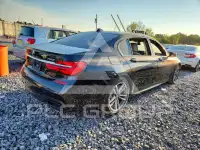 2018 BMW 750 фото