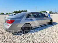 2018 BMW 750 фото