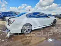 2018 BMW 750 фото