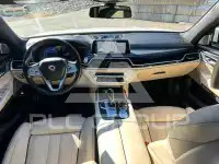 2018 BMW 750 фото