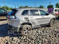 2018 Jeep CHEROKEE фото
