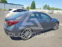 2018 Mazda 3 photo