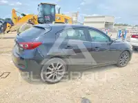 2018 Mazda 3 photo