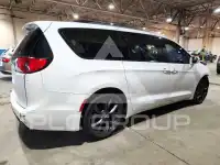 2018 Chrysler PACIFICA photo