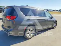 2018 Chrysler PACIFICA photo