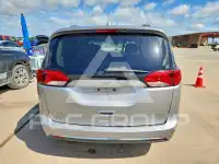 2018 Chrysler PACIFICA photo