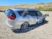 2018 Chrysler PACIFICA photo