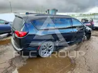 2018 Chrysler PACIFICA photo