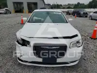 2018 Chrysler 300 фото