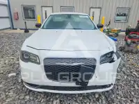 2018 Chrysler 300 photo