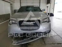 2018 Chrysler 300 фото