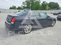 2018 Chrysler 300 photo
