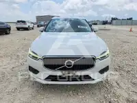 2018 Volvo XC60 photo