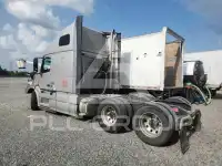 2018 Volvo VNL фото