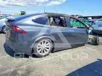2018 Tesla Model X фото