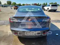 2018 Tesla Model 3 фото