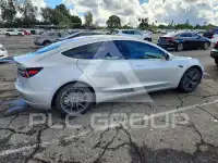 2018 Tesla Model 3 фото