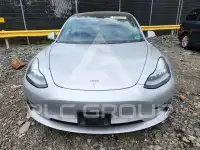 2018 Tesla Model 3 фото