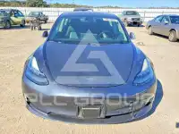 2018 Tesla Model 3 фото