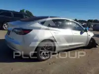 2018 Tesla Model 3 фото