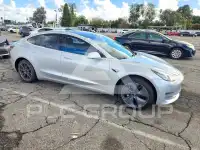 2018 Tesla Model 3 фото