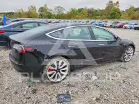 2018 Tesla Model 3 фото