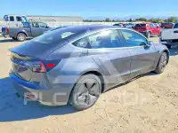 2018 Tesla Model 3 фото