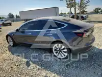 2018 Tesla Model 3 фото