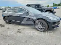 2018 Tesla Model 3 фото
