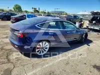 2018 Tesla Model 3 фото