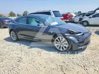 2018 Tesla Model 3 фото