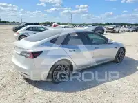 2018 Tesla Model 3 фото